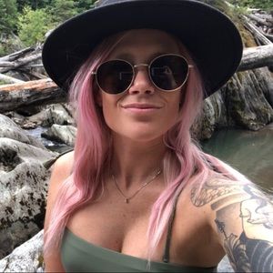 Meet your Posher, Alexandria